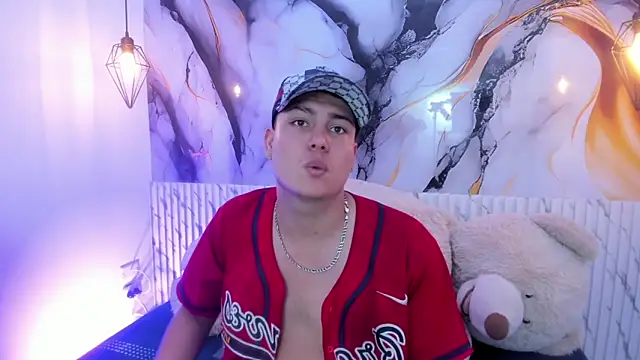 Snapshot of ActiSain chatting on 10/11/25, 02:33 ActiSain online show from 10/11/25, 02:33