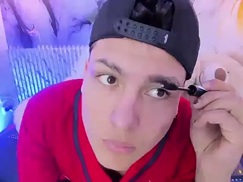 Snapshot of ActiSain chatting on 10/15/25, 12:33 ActiSain online show from 10/15/25, 12:33