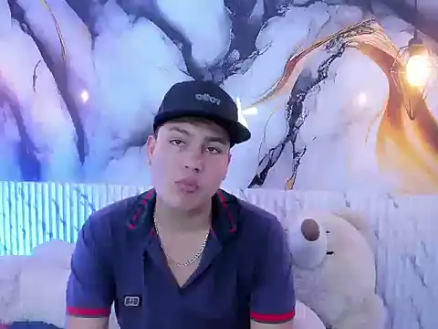 Snapshot of ActiSain chatting on 10/16/25, 01:28 ActiSain online show from 10/16/25, 01:28