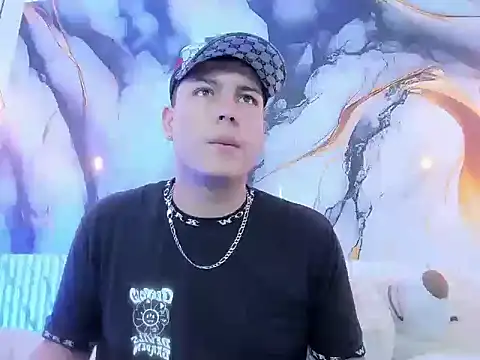 Snapshot of ActiSain chatting on 10/17/25, 12:36 ActiSain online show from 10/17/25, 12:36