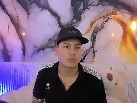 Snapshot of ActiSain chatting on 10/18/25, 12:13 ActiSain online show from 10/18/25, 12:13