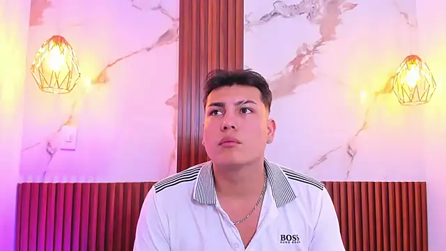 Snapshot of ActiSain chatting on 10/21/25, 01:28 ActiSain online show from 10/21/25, 01:28