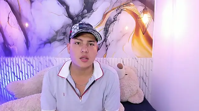 Snapshot of ActiSain chatting on 10/25/25, 02:30 ActiSain online show from 10/25/25, 02:30