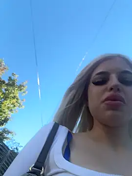 Steffi Snowbunny online show from 09/19/25, 03:02