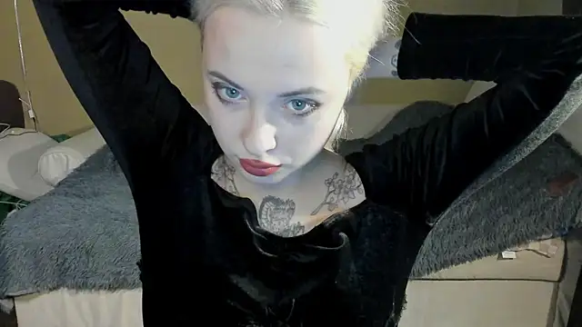 velunnight online show from 09/18/25, 04:42