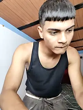 Snapshot of Zeusmagnos chatting on 10/24/25, 03:52 Zeusmagnos online show from 10/24/25, 03:52