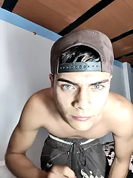 Snapshot of Zeusmagnos chatting on 10/31/25, 02:01 Zeusmagnos online show from 10/31/25, 02:01