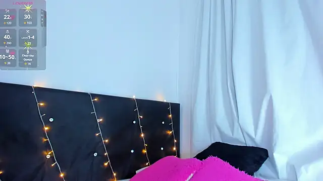 Danaa moore  online show from 10/12/25, 03:49