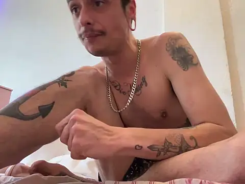 Snapshot of chrisalmeid_ chatting on 10/13/25, 08:20 chrisalmeid  online show from 10/13/25, 08:20