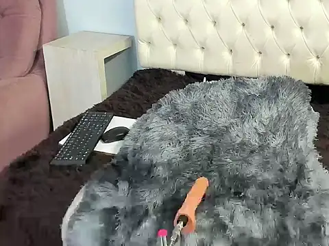 Sally Moonn online show from 10/27/25, 07:40