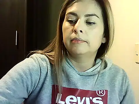 Snapshot of Valery__Rouse_ chatting on 02/14/26, 02:52 Valery Rouse online show from 02/14/26, 02:52