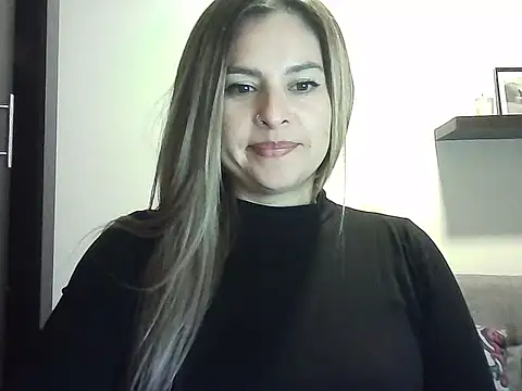 Snapshot of Valery__Rouse_ chatting on 04/19/26, 03:39 Valery Rouse online show from 04/19/26, 03:39
