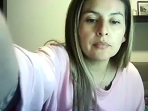 Snapshot of Valery__Rouse_ chatting on 04/20/26, 10:44 Valery Rouse online show from 04/20/26, 10:44