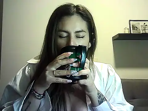 Snapshot of Valery__Rouse_ chatting on 04/21/26, 02:51 Valery Rouse online show from 04/21/26, 02:51