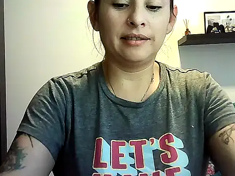Snapshot of Valery__Rouse_ chatting on 06/10/26, 04:39 Valery Rouse online show from 06/10/26, 04:39