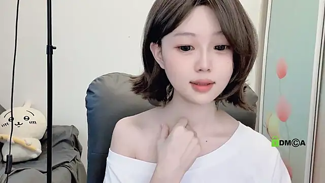 gummy-candy online show from 10/05/25, 01:37