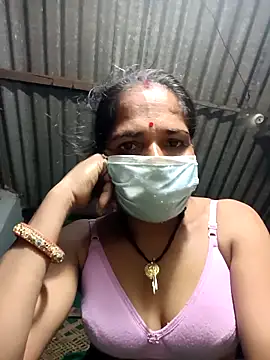 Snapshot of Hot-honi chatting on 09/15/25, 10:32 Hot-honi online show from 09/15/25, 10:32