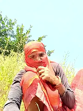 Snapshot of Hot-honi chatting on 10/11/25, 08:02 Hot-honi online show from 10/11/25, 08:02