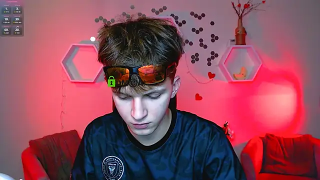 travis wolf  online show from 10/15/25, 06:52