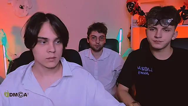 travis wolf  online show from 10/26/25, 07:53