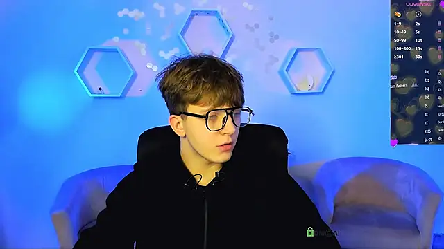 travis wolf  online show from 12/01/25, 08:36