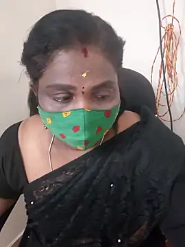 Snapshot of Tamil_Kavitha10 chatting on 10/04/25, 03:54 Tamil Kavitha10 online show from 10/04/25, 03:54