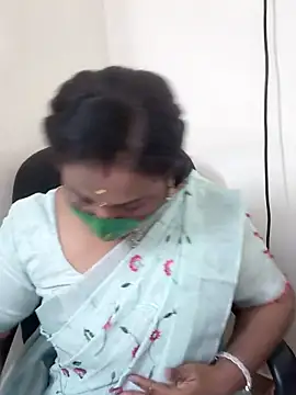 Snapshot of Tamil_Kavitha10 chatting on 10/05/25, 01:09 Tamil Kavitha10 online show from 10/05/25, 01:09