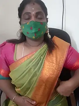 Snapshot of Tamil_Kavitha10 chatting on 10/08/25, 01:20 Tamil Kavitha10 online show from 10/08/25, 01:20