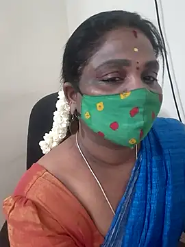 Snapshot of Tamil_Kavitha10 chatting on 10/13/25, 01:22 Tamil Kavitha10 online show from 10/13/25, 01:22