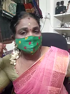 Snapshot of Tamil_Kavitha10 chatting on 10/20/25, 05:46 Tamil Kavitha10 online show from 10/20/25, 05:46