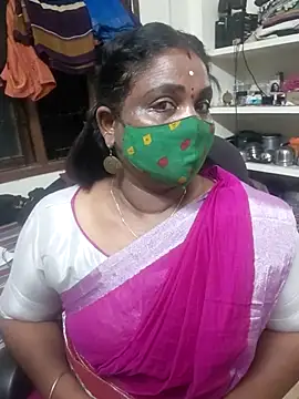 Snapshot of Tamil_Kavitha10 chatting on 10/25/25, 05:51 Tamil Kavitha10 online show from 10/25/25, 05:51