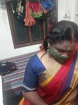 Snapshot of Tamil_Kavitha10 chatting on 10/28/25, 02:20 Tamil Kavitha10 online show from 10/28/25, 02:20