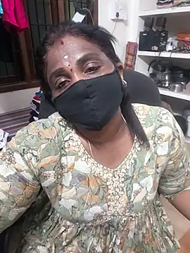 Snapshot of Tamil_Kavitha10 chatting on 10/30/25, 03:46 Tamil Kavitha10 online show from 10/30/25, 03:46