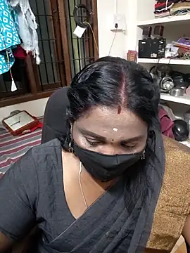 Snapshot of Tamil_Kavitha10 chatting on 10/31/25, 03:02 Tamil Kavitha10 online show from 10/31/25, 03:02