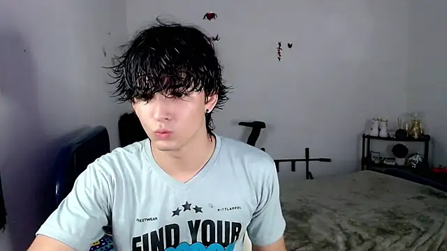 Snapshot of big_lunatic chatting on 10/24/25, 01:13 big lunatic online show from 10/24/25, 01:13