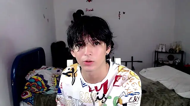 Snapshot of big_lunatic chatting on 10/31/25, 03:29 big lunatic online show from 10/31/25, 03:29