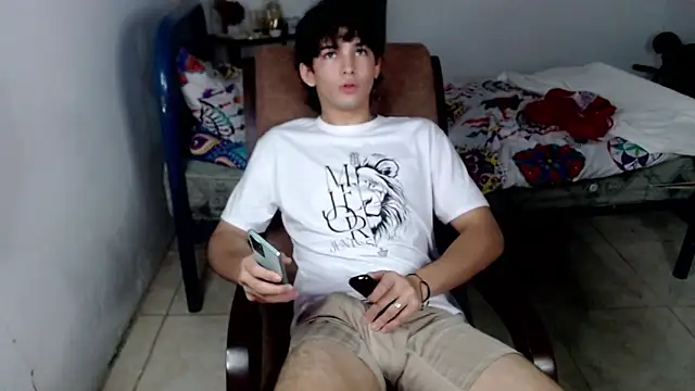 Snapshot of big_lunatic chatting on 11/26/25, 12:22 big lunatic online show from 11/26/25, 12:22