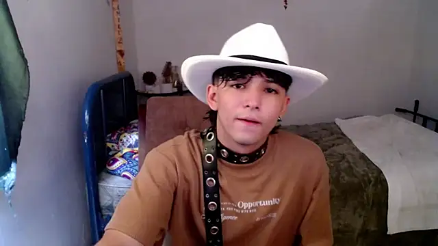 Snapshot of big_lunatic chatting on 12/02/25, 01:50 big lunatic online show from 12/02/25, 01:50