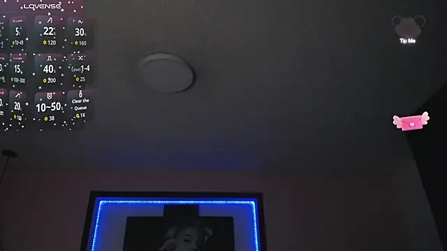 Snapshot of _Charlotte_Collins_ chatting on 11/16/25, 07:30 Charlotte Collins online show from 11/16/25, 07:30