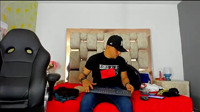 AngelAndChris online show from 09/17/25, 12:07