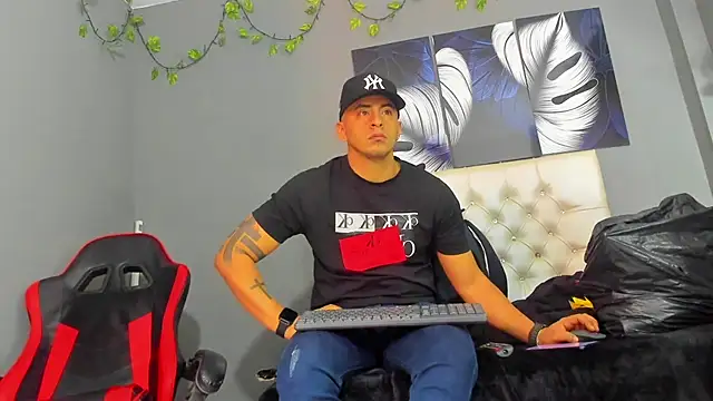 AngelAndChris online show from 09/29/25, 12:21