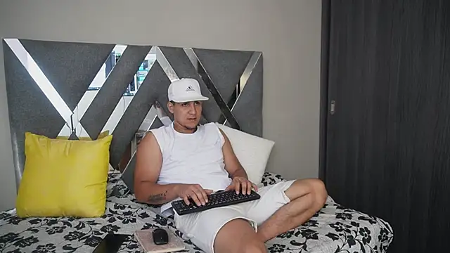 massimo vidal  online show from 09/25/25, 01:04