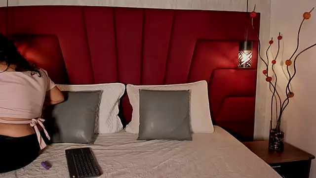 Miranda Laurent online show from 09/10/25, 07:25