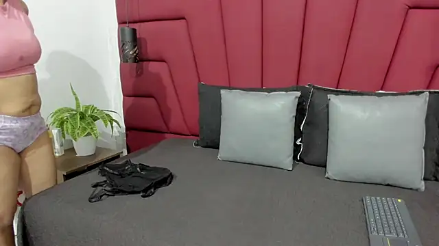 Miranda Laurent online show from 09/11/25, 07:36