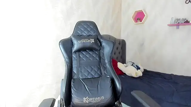 bull cam online show from 11/19/25, 04:40