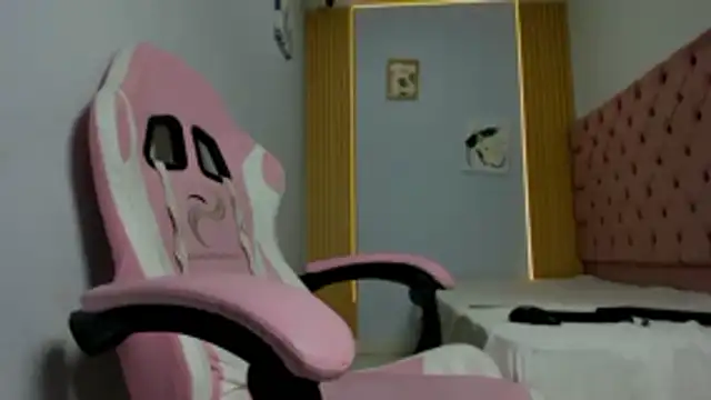 Jax Maliq online show from 10/19/25, 01:50