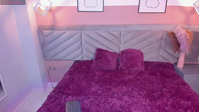 Mia Valentine  online show from 11/29/25, 08:23