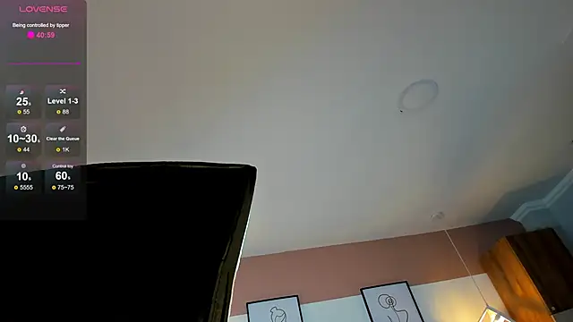 Mia Valentine  online show from 12/16/25, 08:14