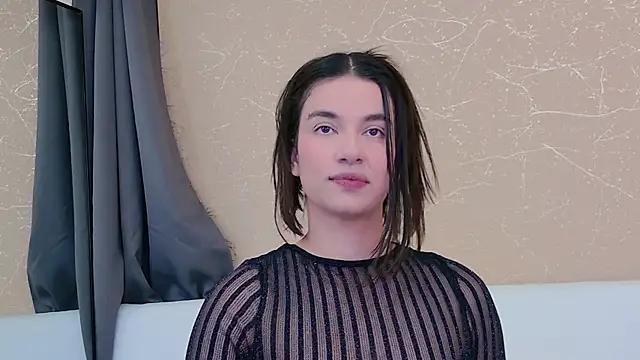 Snapshot of MiaDunoff chatting on 11/02/25, 09:17 MiaDunoff online show from 11/02/25, 09:17