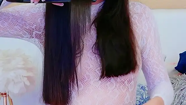 Snapshot of MiaDunoff chatting on 11/09/25, 09:57 MiaDunoff online show from 11/09/25, 09:57